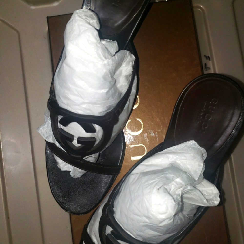 Gucci sandals withGG logo